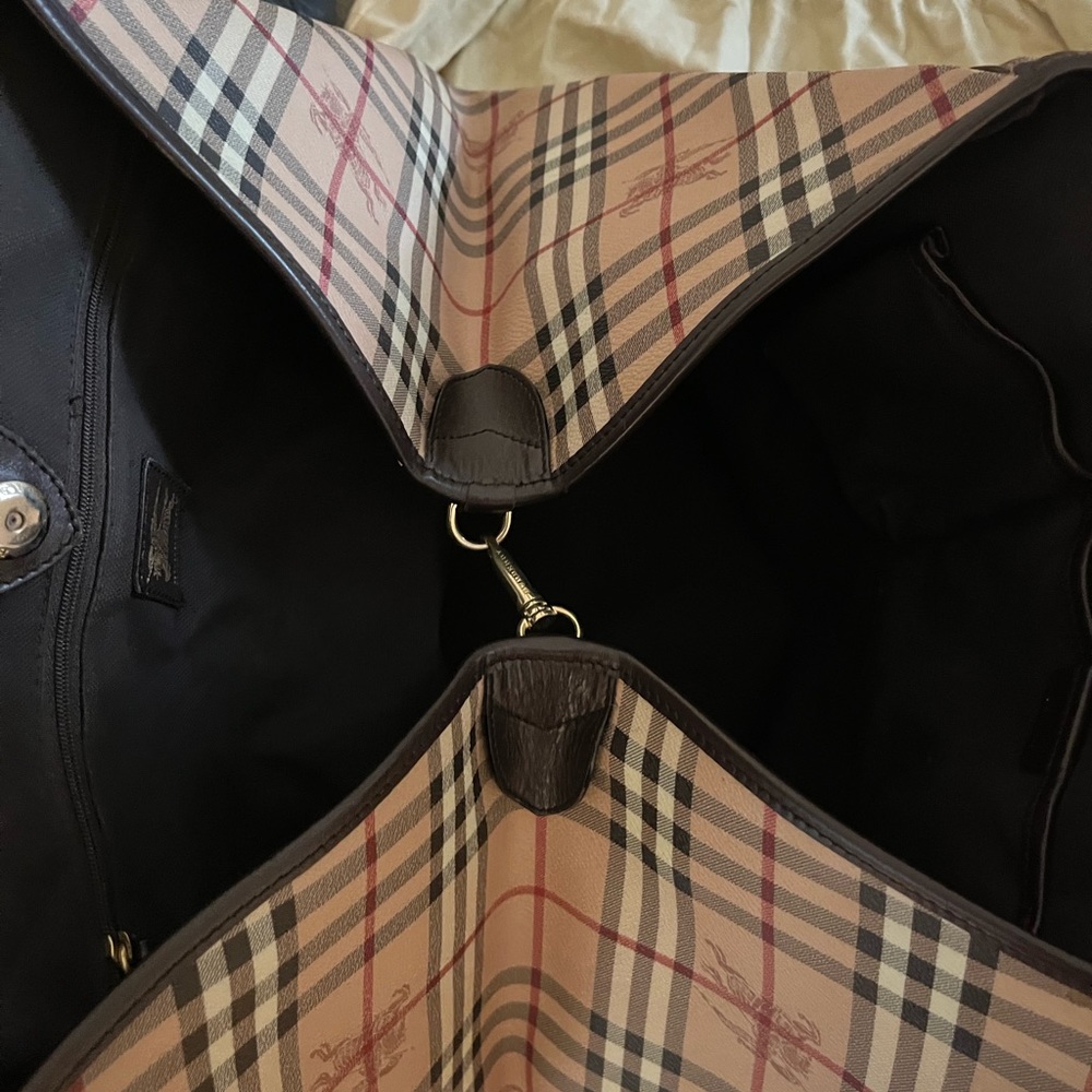 Large Burberry Haymarket Tote - Picture 4 of 6